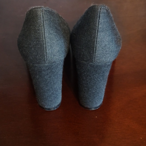 Manolo Blahnik Block Heel Ladies Shoes - Picture 4 of 16